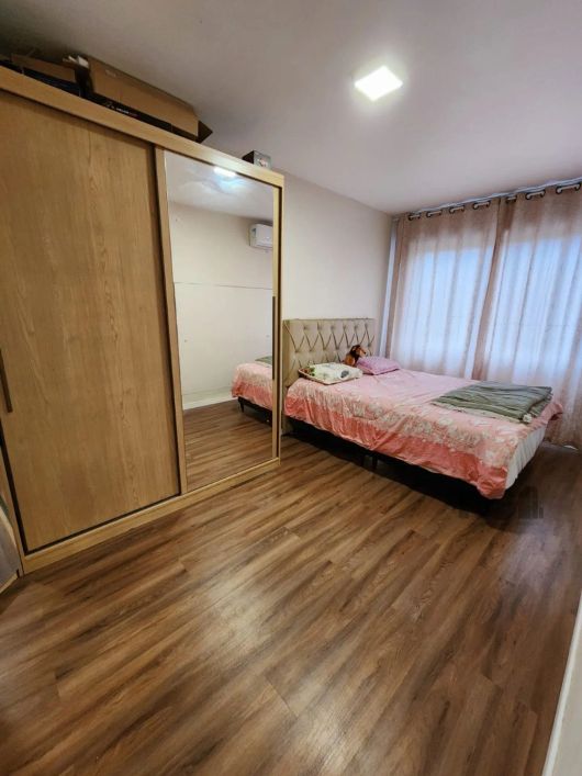 Cobertura reformada com 3 dormitórios no Bairro Sarandi. àgua quente em todas as torneiras. Parte in