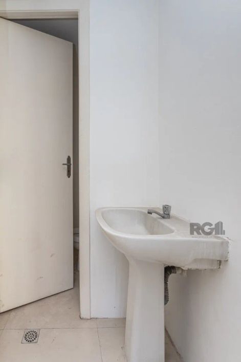 Sala com 157 m² , 1 banheiro, ar central. Edifício na Galeria Santa Fé.