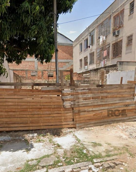 Excelente terreno localizado no Bairro Partenon em rua muita calma e tranquila, terreno plano e já l