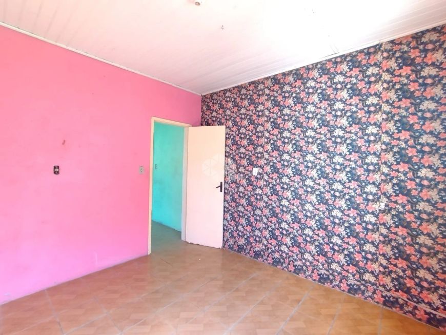 Casa com 1 quarto, 1 banheiro, cozinha, vaga garagem descoberta