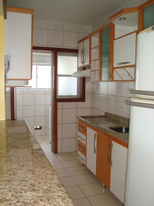Apartamento de 2 sormitórios com 1 vaga no bairro Cavalhada