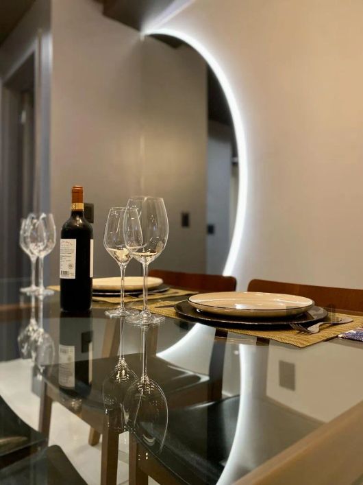 Apartamento seminovo no bairro Azenha/Menino Deus, em Porto Alegre. Andar alto. Pronto pra morar. Co