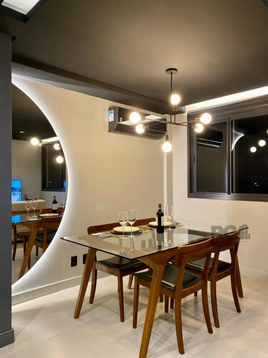 Apartamento seminovo no bairro Azenha/Menino Deus, em Porto Alegre. Andar alto. Pronto pra morar. Co