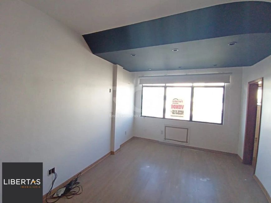 Sala comercial com 78m² de área privativa, localizado no bairro Bom Fim.