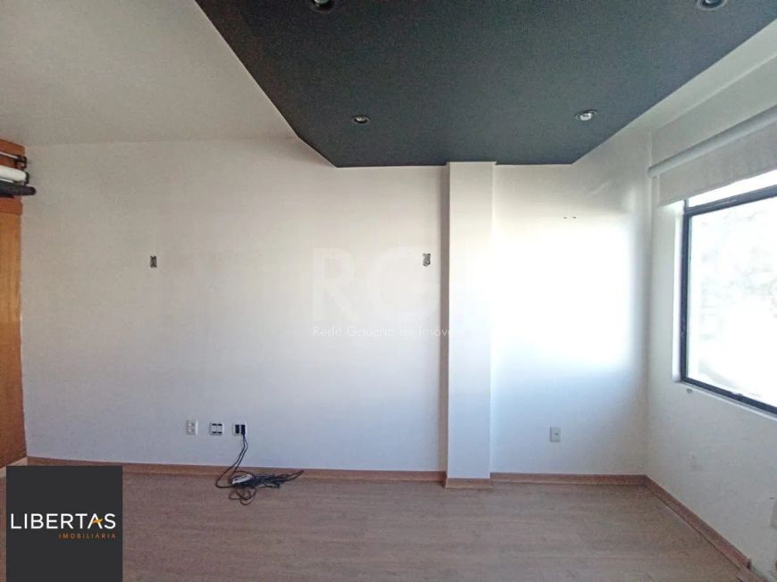 Sala comercial com 78m² de área privativa, localizado no bairro Bom Fim.