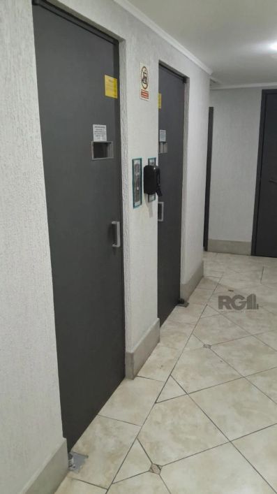 Venha morar próximo a todos os recursos da Cidade Baixa e Centro Histórico. Apartamento de fundos,si