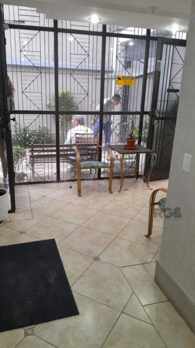 Venha morar próximo a todos os recursos da Cidade Baixa e Centro Histórico. Apartamento de fundos,si
