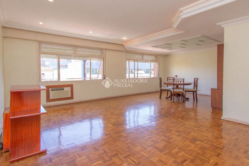 Apartamento à venda no Menino Deus com 117m² e 3 dormitórios/quartos disponíveis