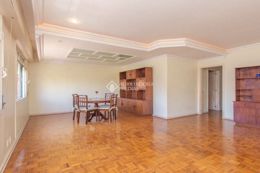 Apartamento à venda no Menino Deus com 117m² e 3 dormitórios/quartos disponíveis