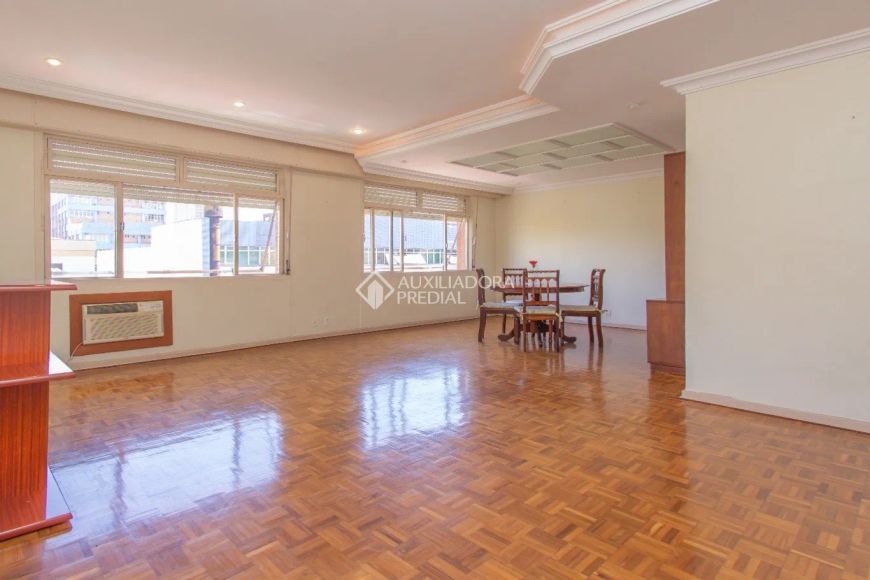 Apartamento à venda no Menino Deus com 117m² e 3 dormitórios/quartos disponíveis