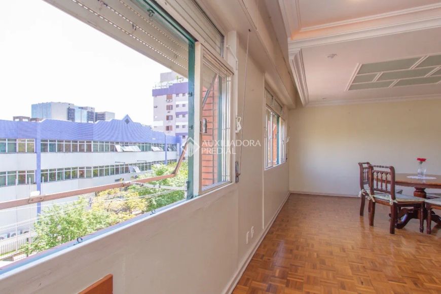 Apartamento à venda no Menino Deus com 117m² e 3 dormitórios/quartos disponíveis