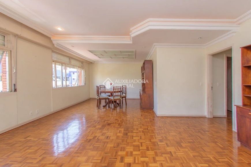 Apartamento à venda no Menino Deus com 117m² e 3 dormitórios/quartos disponíveis