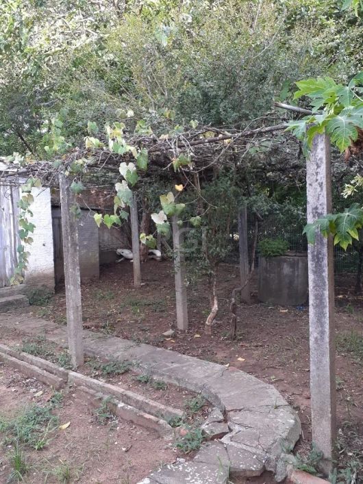 Casa à venda em Belém Novo, Porto Alegre. Com 2 dormitórios, 3 vagas de garagem e área total de 430m