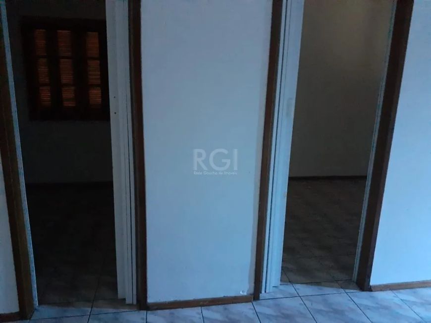 Casa à venda em Belém Novo, Porto Alegre. Com 2 dormitórios, 3 vagas de garagem e área total de 430m