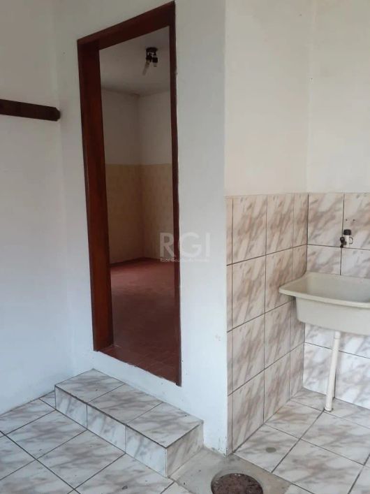 Casa à venda em Belém Novo, Porto Alegre. Com 2 dormitórios, 3 vagas de garagem e área total de 430m