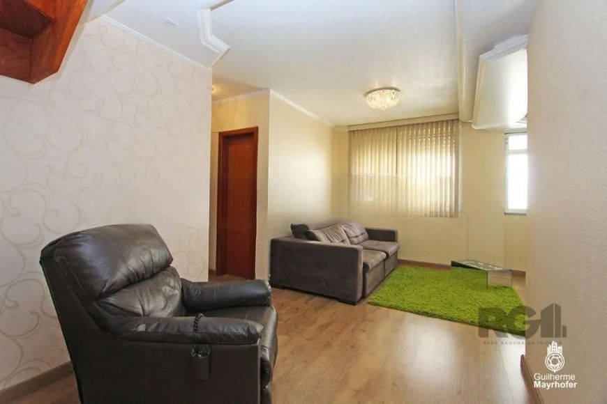 Cobertura encantadora oferece 2 dormitórios e 1 living espaçoso com piso vinílico, cozinha e a área
