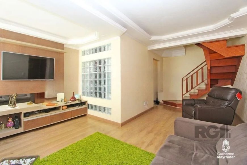 Cobertura encantadora oferece 2 dormitórios e 1 living espaçoso com piso vinílico, cozinha e a área