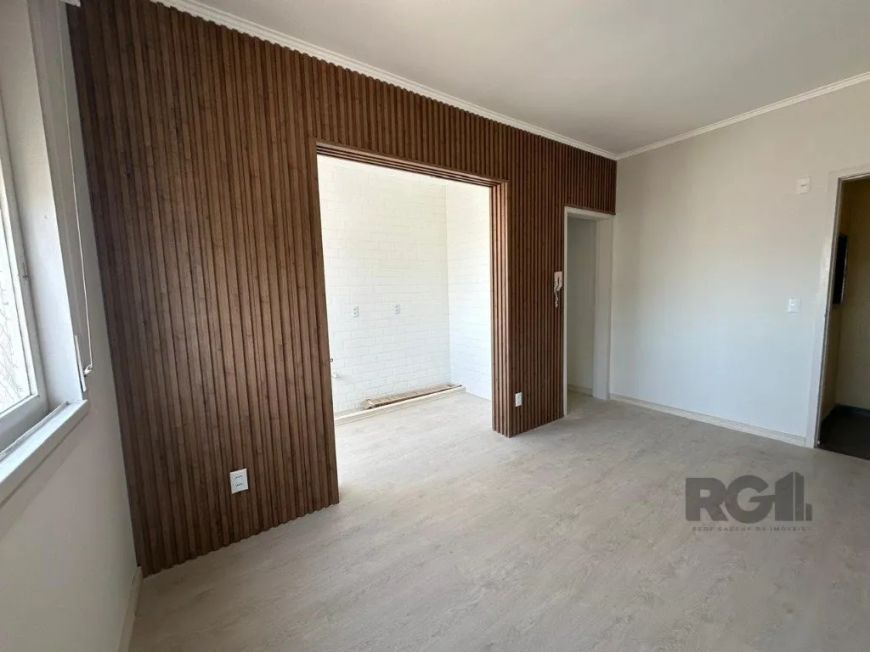 Apartamento reformado, 1 dormitório c/ vista perene, living amplo, banho social, cozinha e área de s