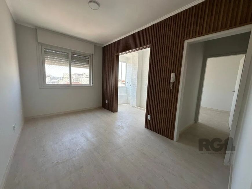 Apartamento reformado, 1 dormitório c/ vista perene, living amplo, banho social, cozinha e área de s