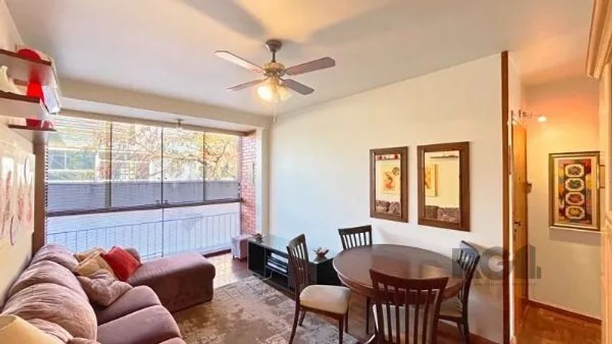Apartamento em Porto Alegre, no bairro Praia de Belas, com 2 dormitório(s), e 2 banheiros, à venda.