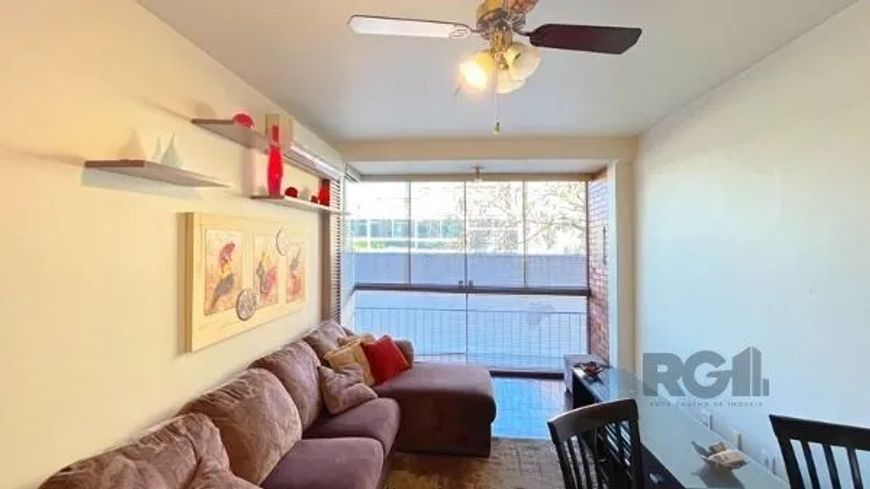 Apartamento em Porto Alegre, no bairro Praia de Belas, com 2 dormitório(s), e 2 banheiros, à venda.