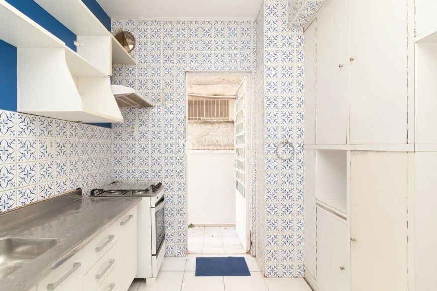Apartamento à venda no bairro Moinhos de Vento com 80m² e 3 dormitórios/quartos.