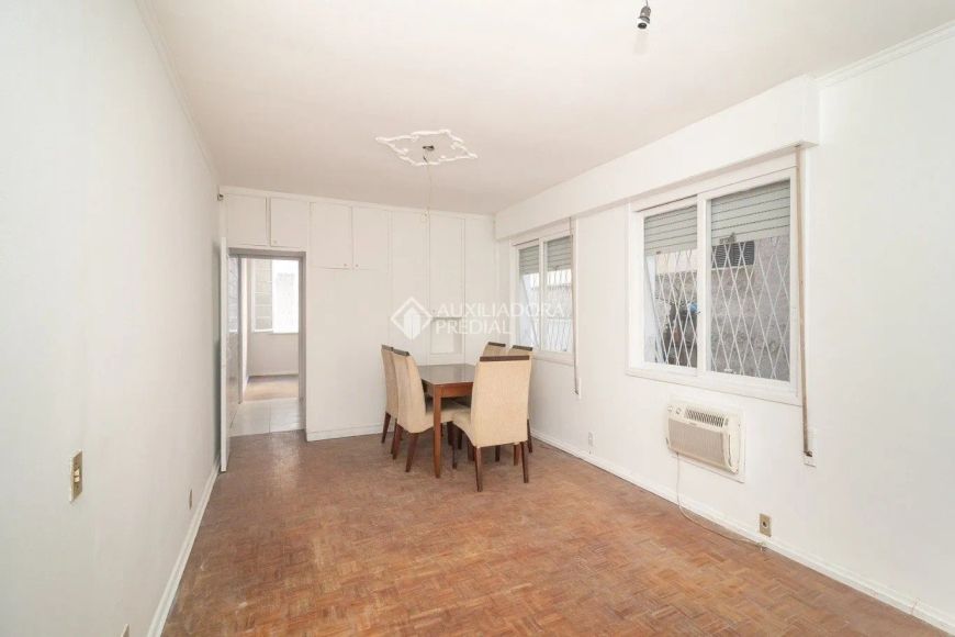 Apartamento à venda no bairro Moinhos de Vento com 80m² e 3 dormitórios/quartos.