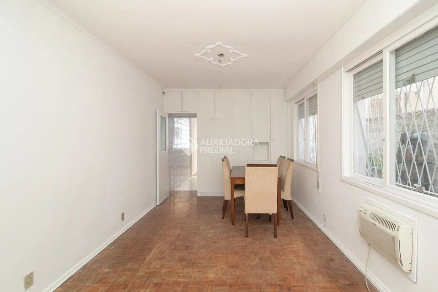 Apartamento à venda no bairro Moinhos de Vento com 80m² e 3 dormitórios/quartos.