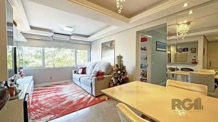 Apartamento de 2 dormitórios, 1 suíte e 1 vaga de garagem coberta e escriturada no bairro Floresta