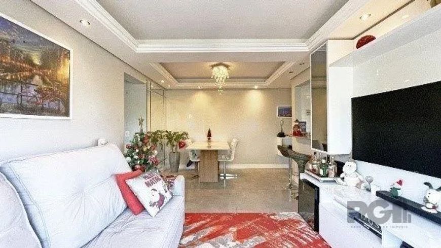 Apartamento de 2 dormitórios, 1 suíte e 1 vaga de garagem coberta e escriturada no bairro Floresta