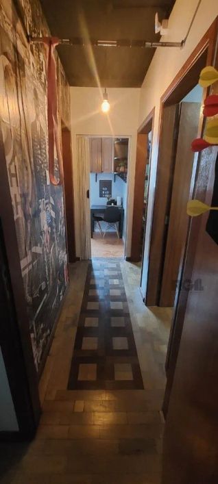 Apartamento de 2 dormitórios, 64.00 m² de área privativa. Bairro AZENHA -ótimo estado, piso parquet,