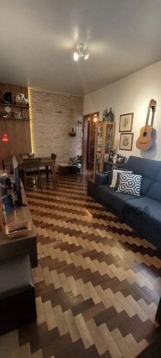 Apartamento de 2 dormitórios, 64.00 m² de área privativa. Bairro AZENHA -ótimo estado, piso parquet,