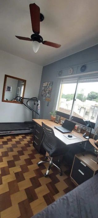 Apartamento de 2 dormitórios, 64.00 m² de área privativa. Bairro AZENHA -ótimo estado, piso parquet,