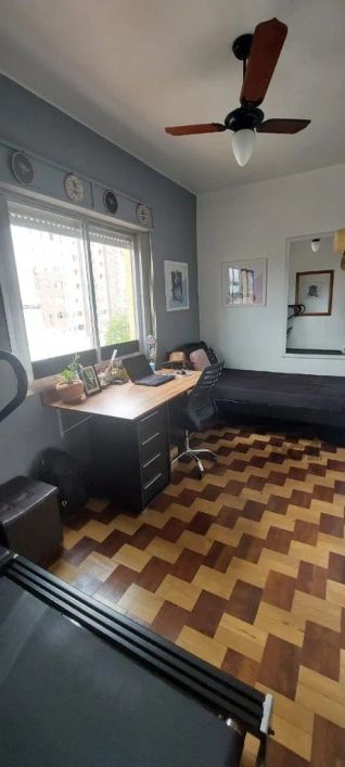 Apartamento de 2 dormitórios, 64.00 m² de área privativa. Bairro AZENHA -ótimo estado, piso parquet,
