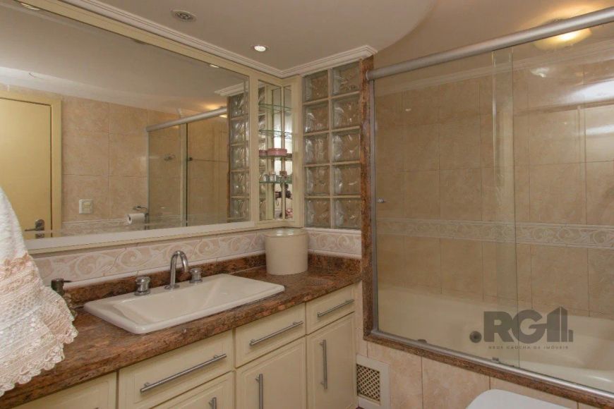 Apartamento Amplo e Bem Localizado - 3 Dormitórios, Suíte e Vaga Escriturada