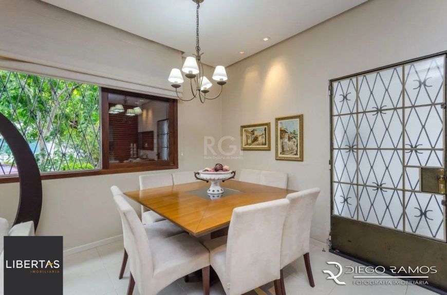 Casa para Venda - 216m², 4 dormitórios, sendo 1 suites, 4 vagas - Menino Deus