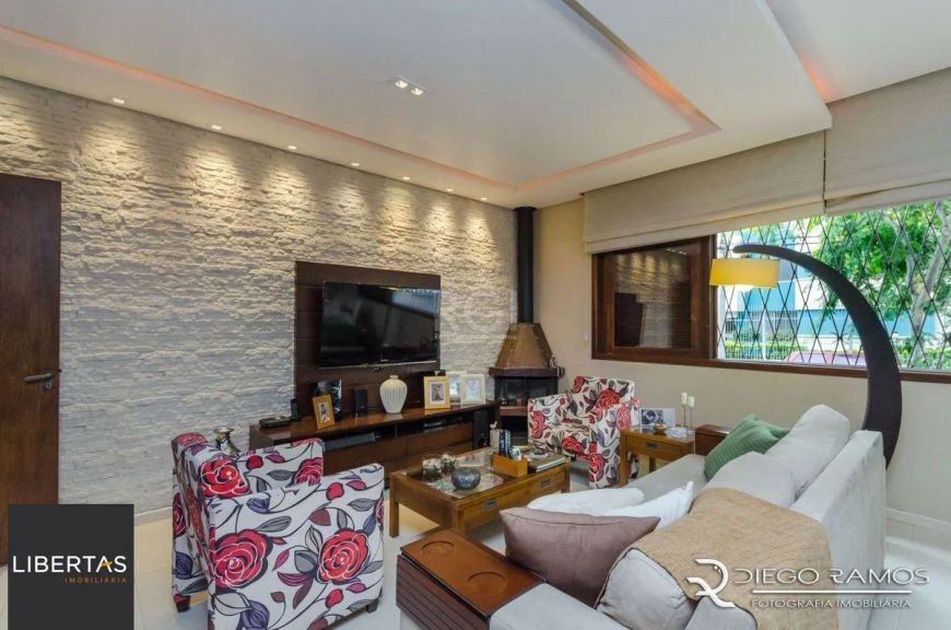 Casa para Venda - 216m², 4 dormitórios, sendo 1 suites, 4 vagas - Menino Deus