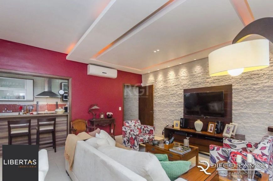 Casa para Venda - 216m², 4 dormitórios, sendo 1 suites, 4 vagas - Menino Deus
