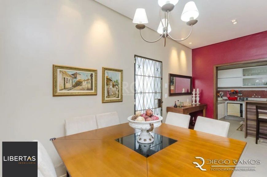 Casa para Venda - 216m², 4 dormitórios, sendo 1 suites, 4 vagas - Menino Deus