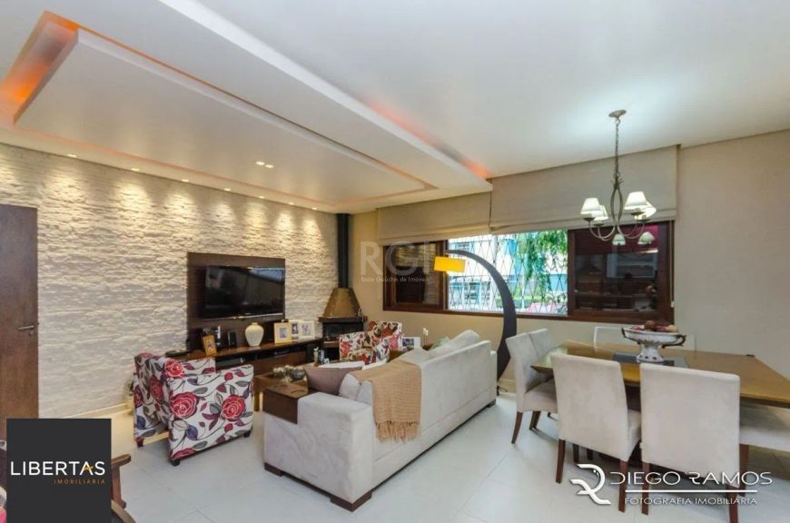 Casa para Venda - 216m², 4 dormitórios, sendo 1 suites, 4 vagas - Menino Deus