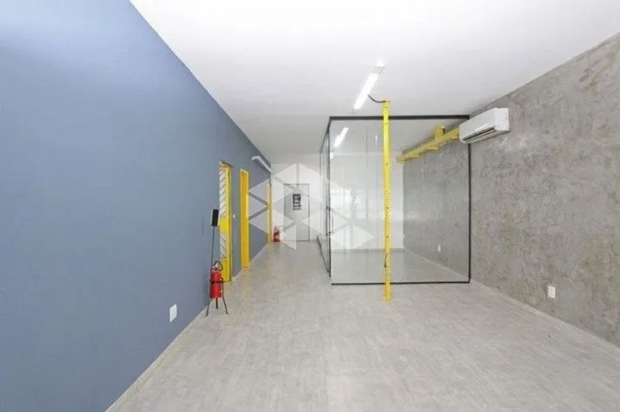 Prédio Comercial com 4 vagas de Garagem no Bairro São Geraldo, em Porto Alegre