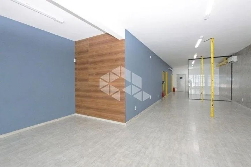 Prédio Comercial com 4 vagas de Garagem no Bairro São Geraldo, em Porto Alegre