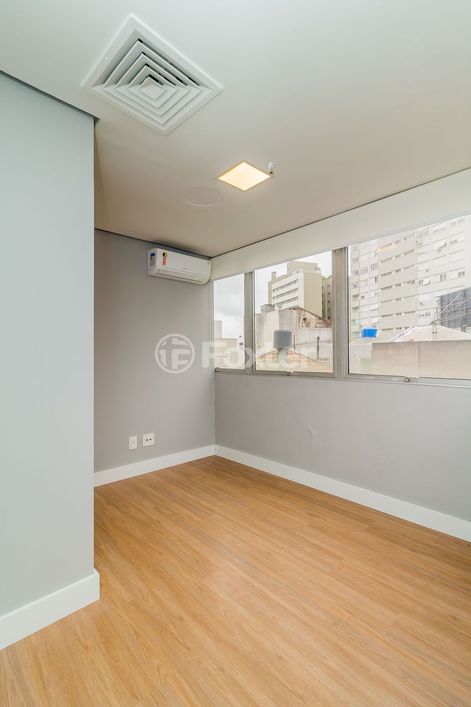 Conjunto comercial para venda tem 85 metros quadrados em Moinhos de Vento - Porto Alegre - RS
