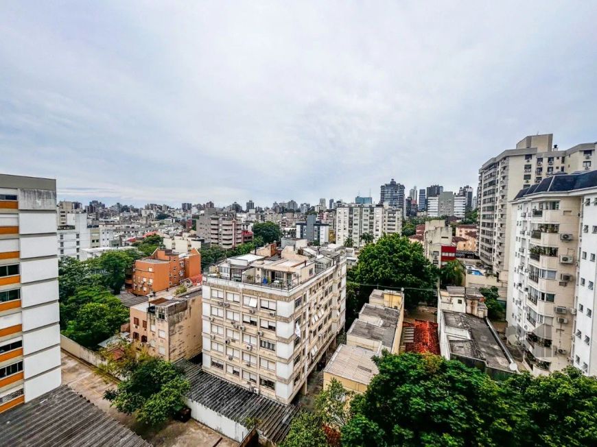 Belíssimo apartamento com excelente padrão de acabamento. São 3 dormitórios, sendo 1 suíte. Lavabo,