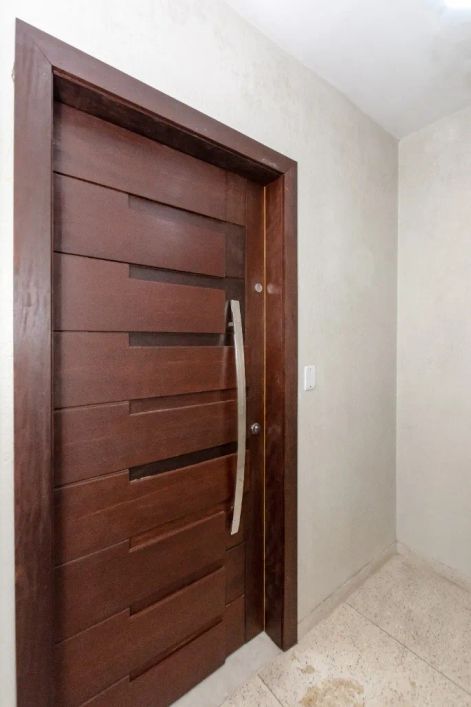 Ótimo apartamento de 4 dormitórios, de frente e muito amplo.Terraço com churrasqueira.Junto ao parqu