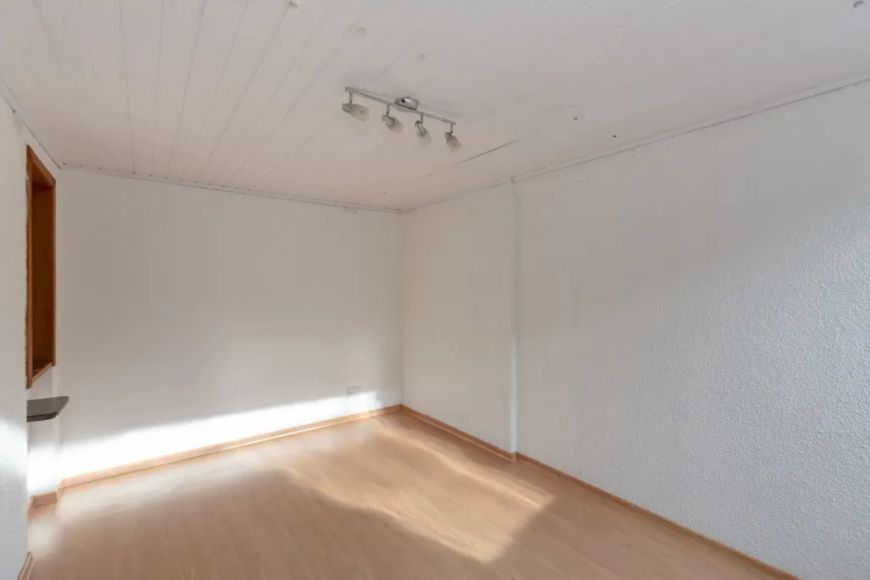 Ótimo apartamento de 4 dormitórios, de frente e muito amplo.Terraço com churrasqueira.Junto ao parqu