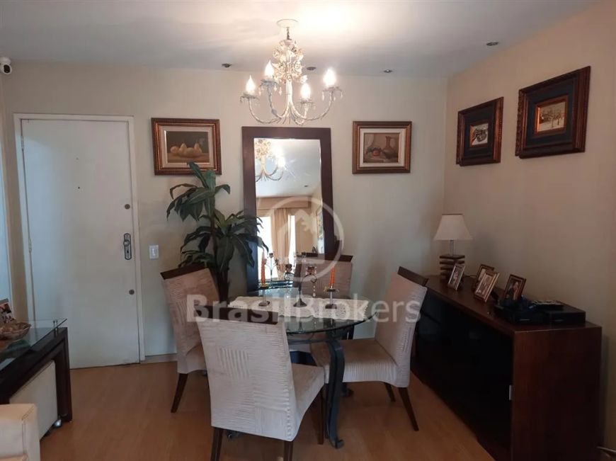 Apartamento de varanda, 2 quartos , 2 banheiros, sala e infra