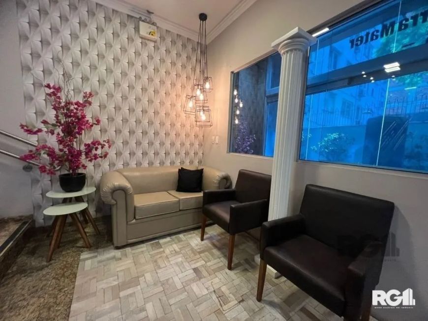 Compre apartamento desocupado de 53m², andar alto, 1 dormitório, peças amplas, living para 2 ambient