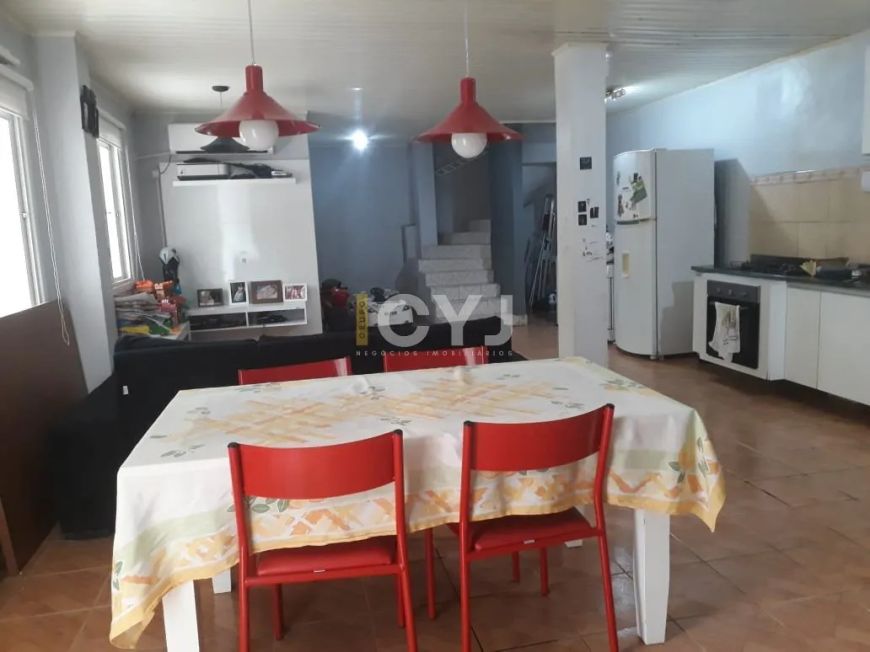 Casa com 2 dormitórios no Bairro Cavalhada em Porto Alegre