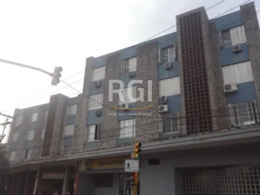Apartamento de 02 dormitórios no bairro São João ao lado do Bourbon Shopping da Assis Brasil. Transp